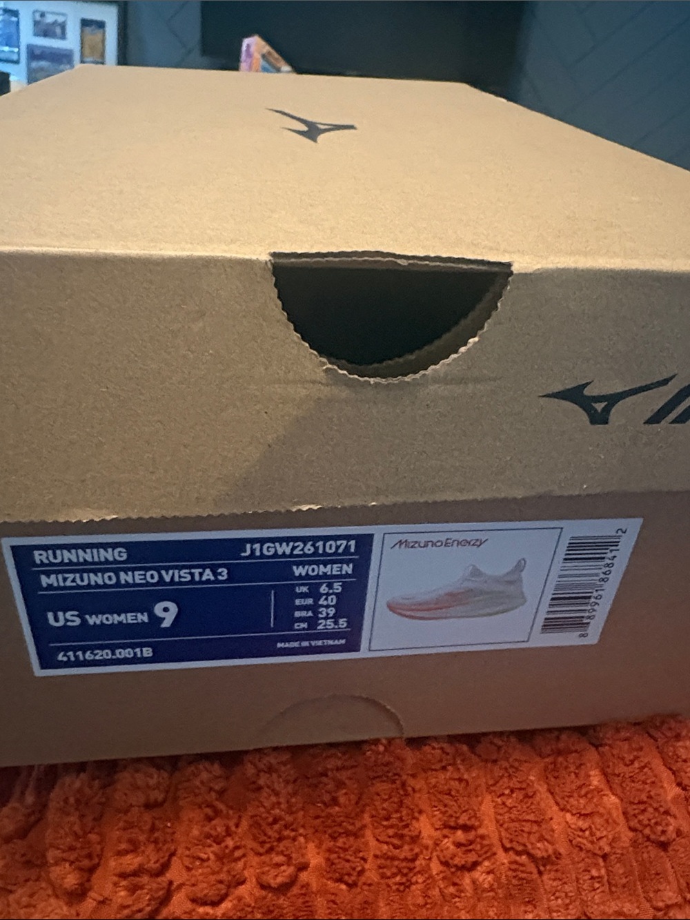 Mizuno Women’s Neo Vista 3 size 9 worn once